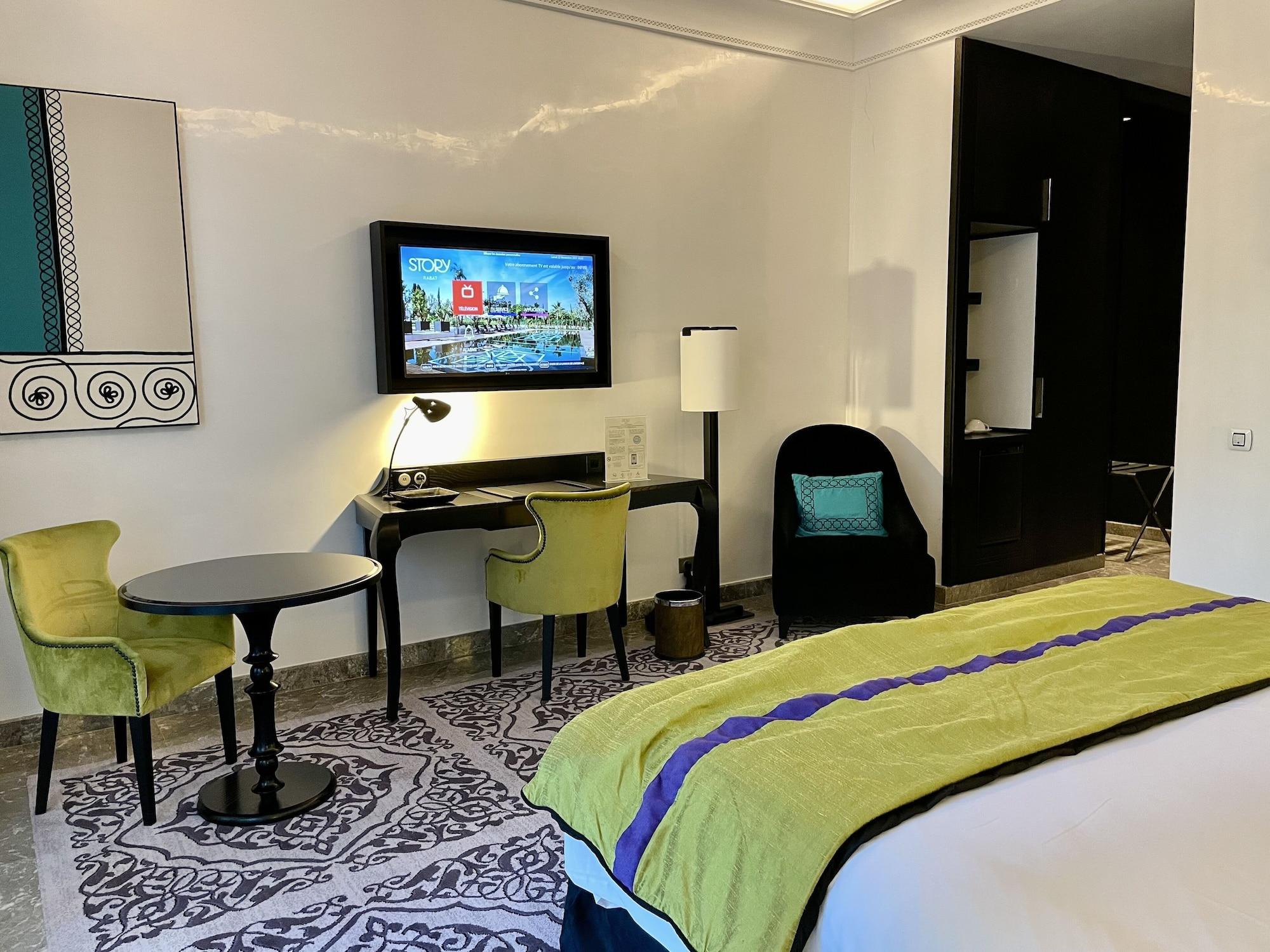 Hotel Story